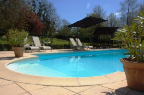 Le Logis du Pressoir Chambre d'Hotes Bed & Breakfast in beautiful 18th Century Estate in the heart of the Loire Valley with heated pool and extensive grounds